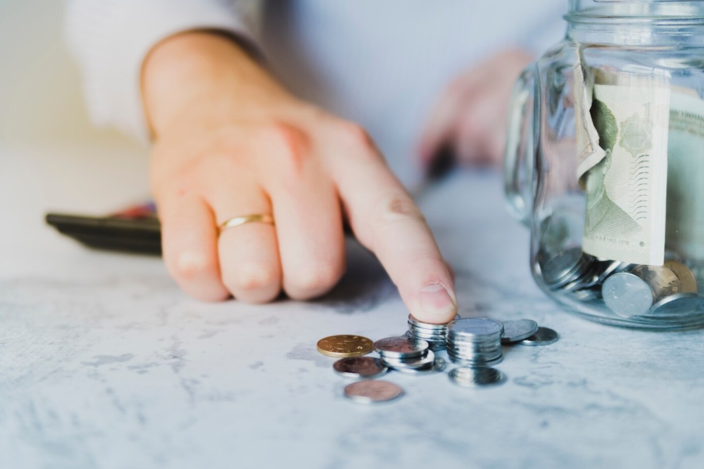 hand-counting-savings_23-2148081094.jpg кольцо