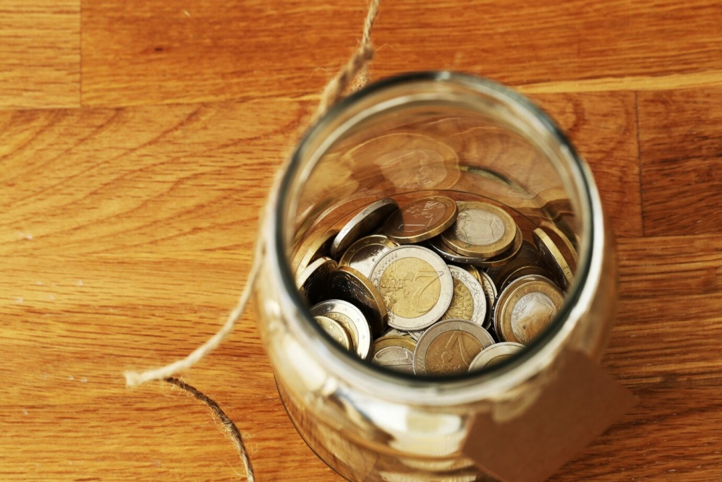 euro-coins-glass-jar_144627-24190.jpg банка